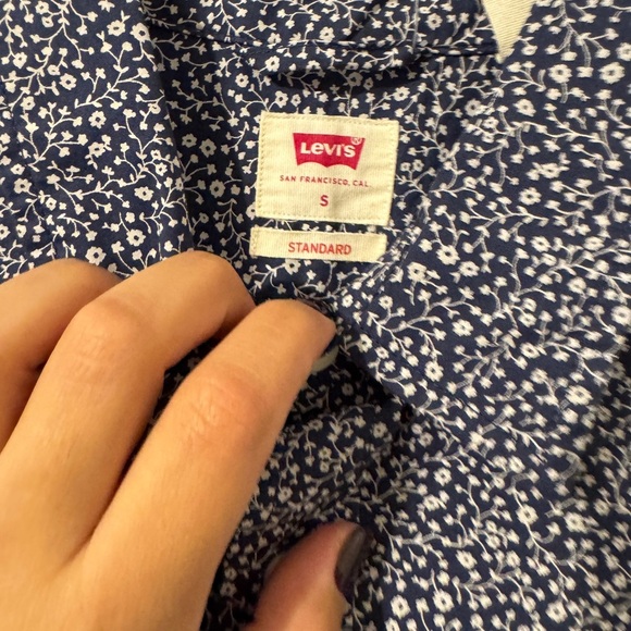 Levi’s men button down shirt NWT SMALL - Picture 2 of 4
